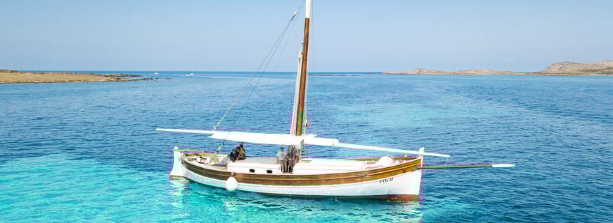 Depuis Stintino : Tour en bateau à voile de l'Asinara avec déjeuner