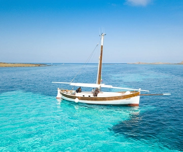Von Stintino aus: Asinara Vintage Sailing Bootstour mit Mittagessen