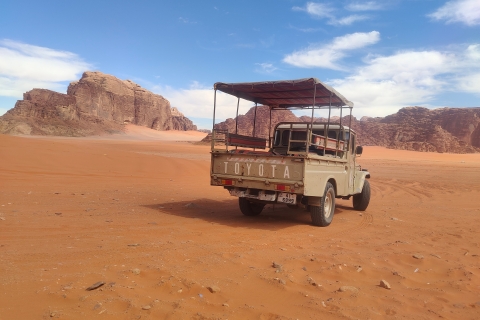 Excursión de día completo en jeep con almuerzo tradicional beduino