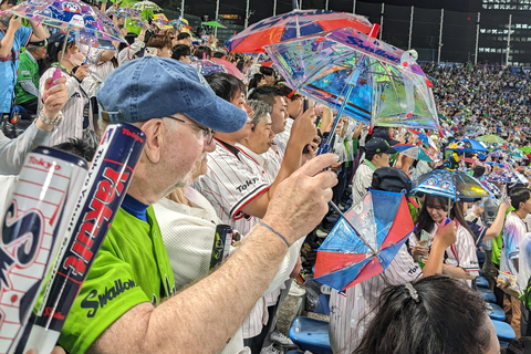 Japan Baseball Tour-Catch a Live Game in Tokyo with a Local Watch Tokyo Giants at Tokyo Dome