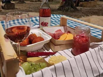 Santa Maria Imbaro: La Vinarte Picnic Under the Moonlight
