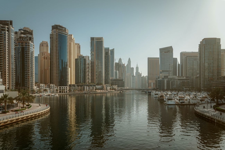Dubai: Privatwagen mit Fahrer für Sightseeing oder BusinessDubai: Privates Auto und Fahrer für Sightseeing oder Business
