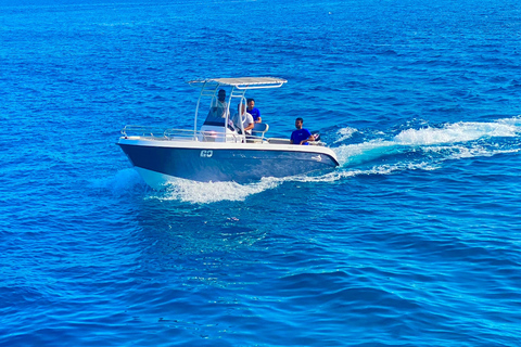 Hurghada: Tour di 3 isole con avvistamento di delfini e snorkelingMotoscafo privato di una giornata intera