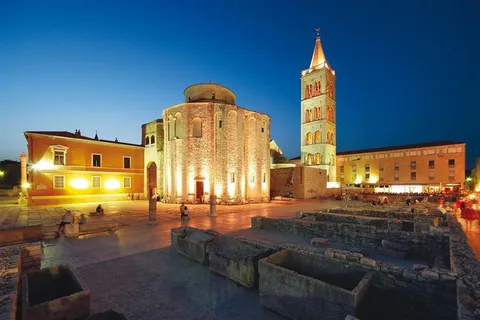 Zadar : Visite guidée à pied de la vieille ville en soirée pour les groupes