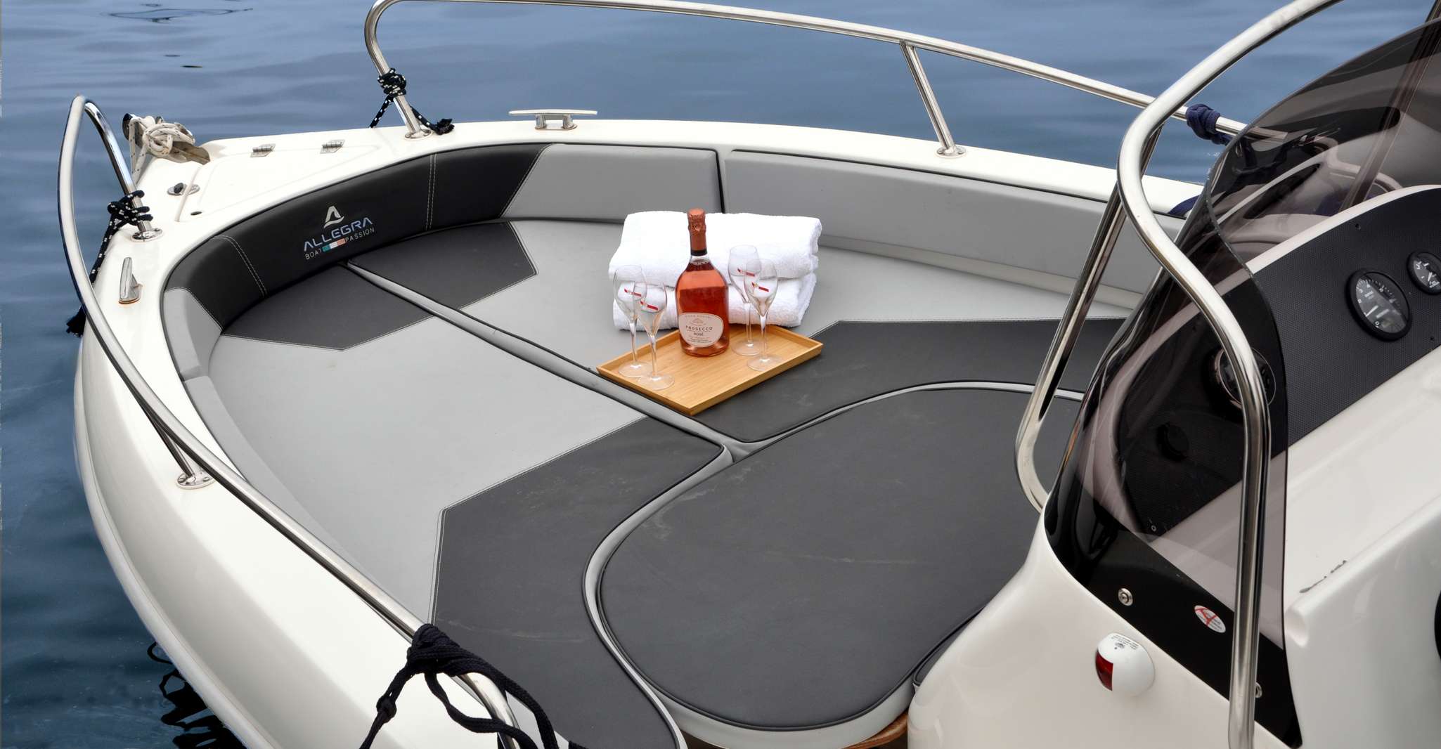 Da Positano, gita di un giorno privato a Capri in barca con Skipper - Housity