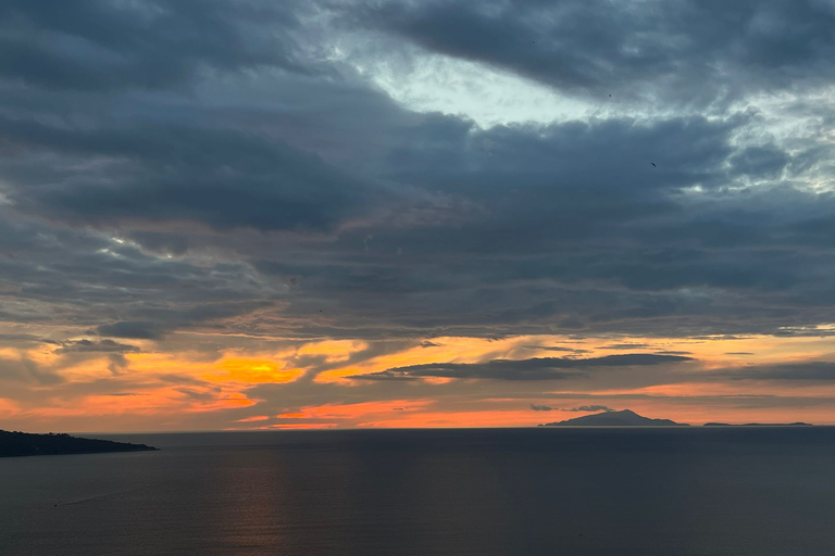 Sorrento: Cruzeiro privado ao pôr do sol com Prosecco e LimoncelloPôr do sol: até 7 pessoas e upgrade do barco (150HP)