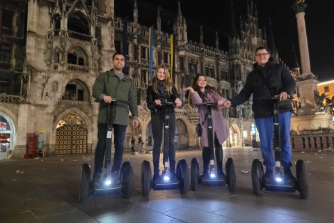 Monachium: 2-godzinna nocna wycieczka segwayem z przewodnikiem