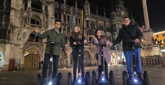 München: Geführte Stadt-Highlights-Nachttour mit dem Segway