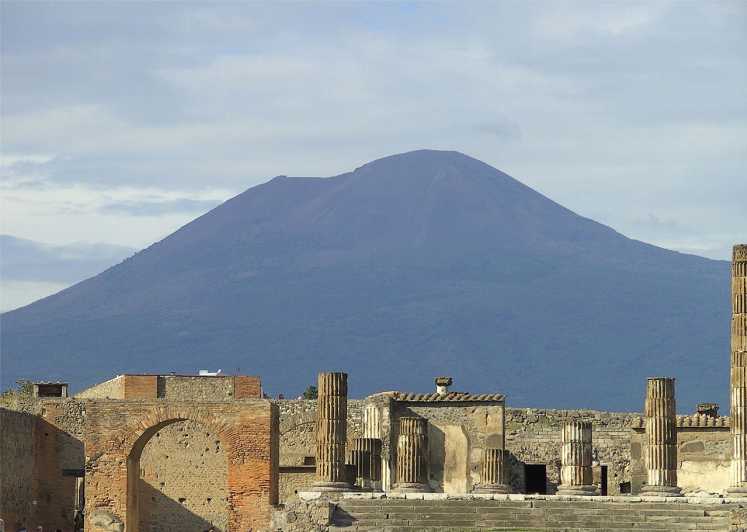 Naples: One-Way Transfer to Amalfi Coast with Pompeii Stop