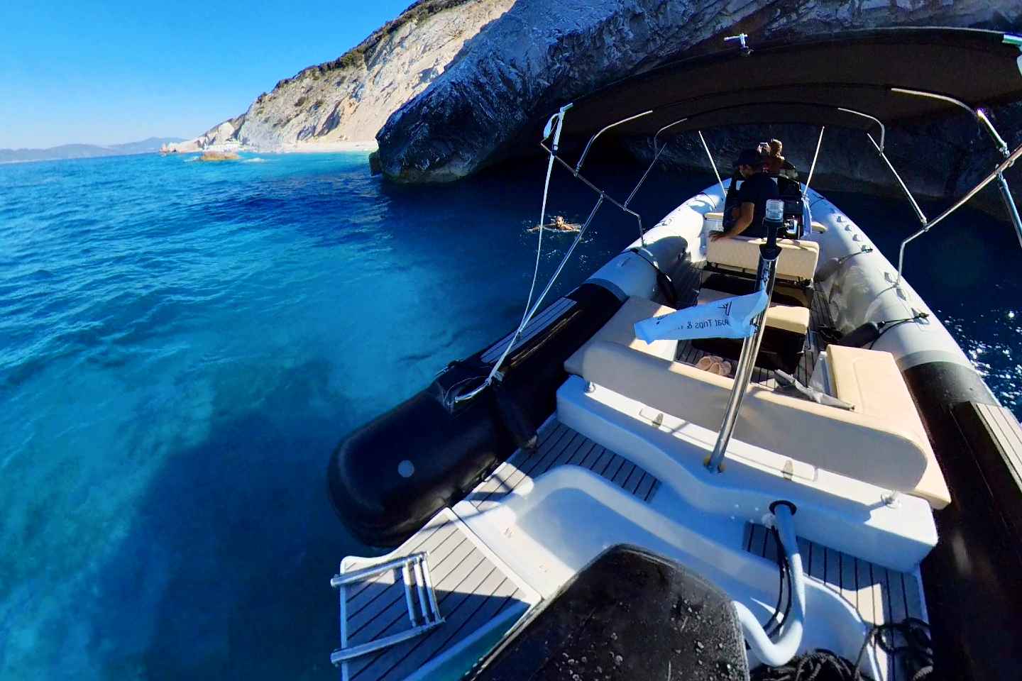 Скиатос: Экскурсия на катере по пляжу Лалариа и пещерам