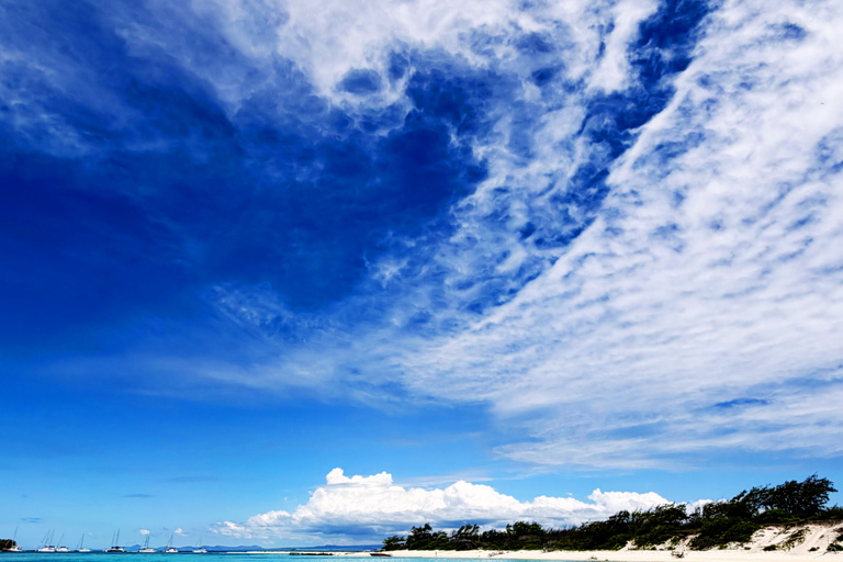 Mauritius: Flat Island Catamaran & Exclusive Beach BBQ