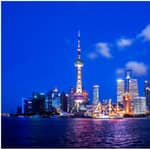 Shanghai: tour notturno in crociera sul fiume con cena in stile Xinjiang