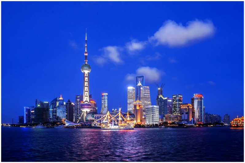 Shanghai: Night River Cruise Tour with Xinjiang Style Dining