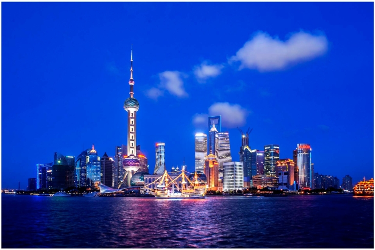 Shanghai Night River Cruise Tour met dineren in Xinjiang-stijl
