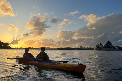 Sydney: Sunrise Kayak Tour on Sydney HarbourDouble Kayak