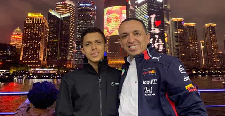 Shanghai: Night River Cruise Tour with Xinjiang Style Dining photo 6