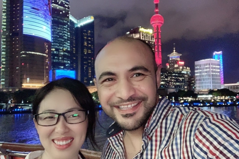 Shanghai Night River Cruise Tour met dineren in Xinjiang-stijl