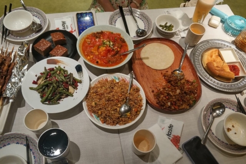Croisière nocturne sur le fleuve Shanghai avec repas dans le style du Xinjiang