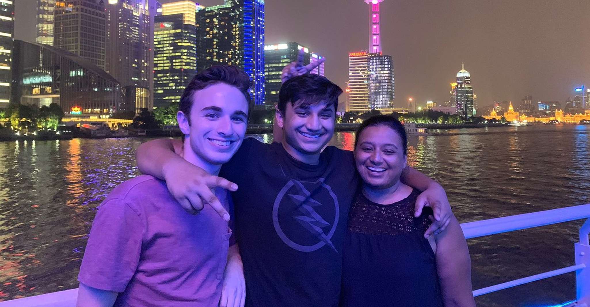 Shanghai: Night River Cruise Tour with Xinjiang Style Dining photo 5