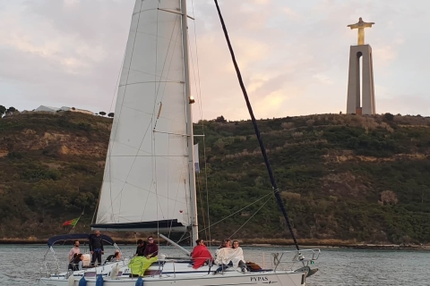 Lisbon: Private Sailing Tour