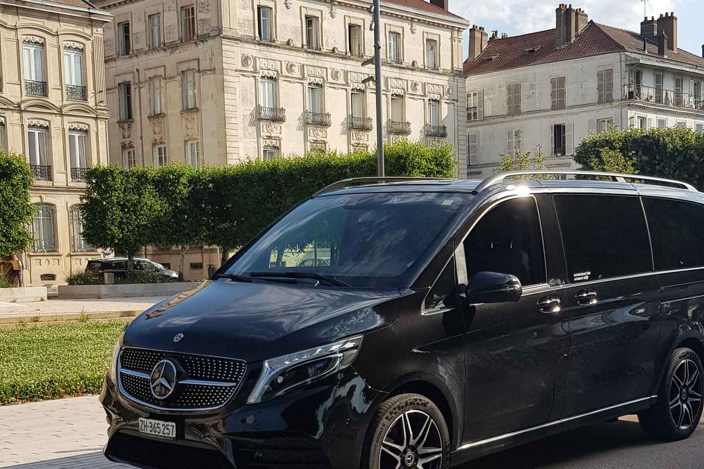 Zurich: 1-Way Private Transfer from the airport to Zurich