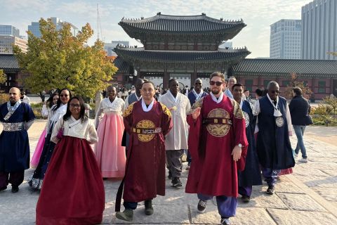 Seoul: City Highlights Tour with Hanbok experience