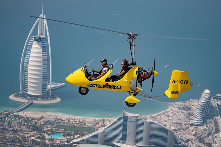 Dubaj: lot wprowadzający wiatrakowcem