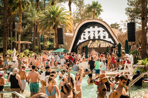 Las Vegas: Party Bus Day Club Tour z napojami i wejściem do klubuLas Vegas: Party Bus Day Club z napojami i wejściem do klubu