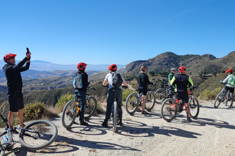 Tour della Sierra Nevada in E-Bike per piccoli gruppiTour in e-bike per piccoli gruppi della Sierra Nevada