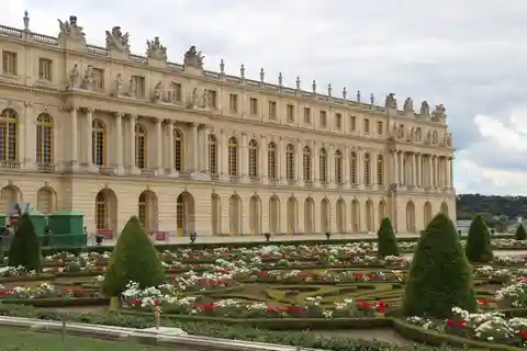 Versailles: Garden Private Guided Tour & Palace Entry Ticket