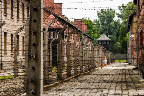 Krakau: rondleiding door Auschwitz-Birkenau met vervoerRondleiding in december met vervoer vanaf een ontmoetingspunt