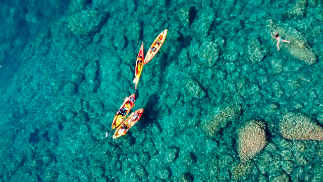 Barcelone : Costa Brava Kayak, plongée en apnée, saut de falaise et déjeuner