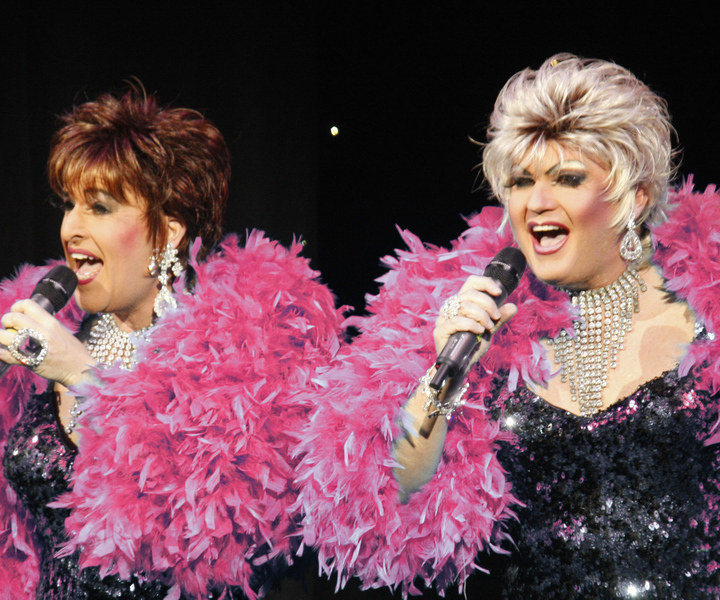 Puerto del Carmen: Music Hall Tavern Comedy Drag Dinner Show