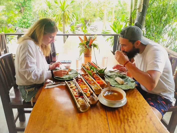 Khao Sok Elefantenrettungszentrum mit Mittagessen und BambusRafting