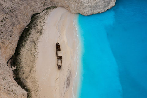 Crucero por Zante hasta las Cuevas Azules y la Playa del Naufragio Parada fotográficaDesde Cefalonia Cuevas Azules, Playa de Navagio y Crucero por Zante