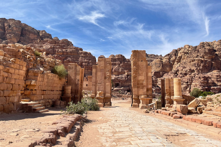 Desde Tel Aviv: Excursión de 2 días a Petra con vuelos y alojamientoHotel de lujo de 5 estrellas