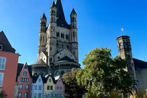 Cologne: Old Town Walking Tour with 1 Brewery Visit & 1 Beer