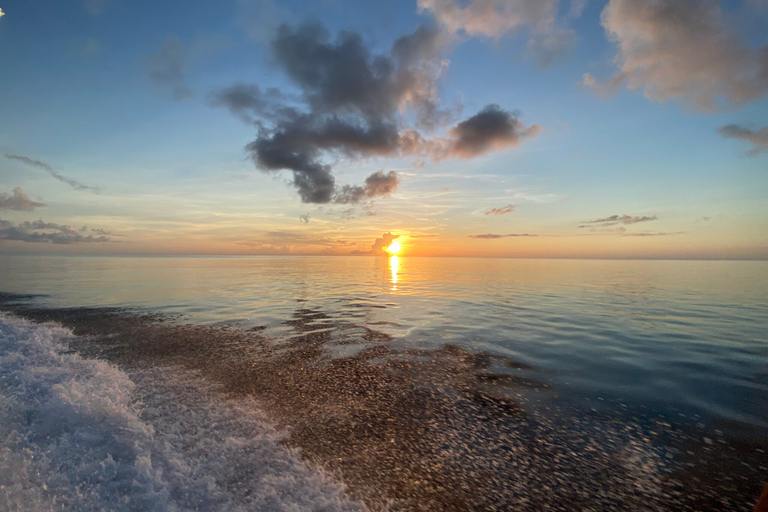 Soufriere: Private Sonnenuntergangs-Kreuzfahrt mit Getränken