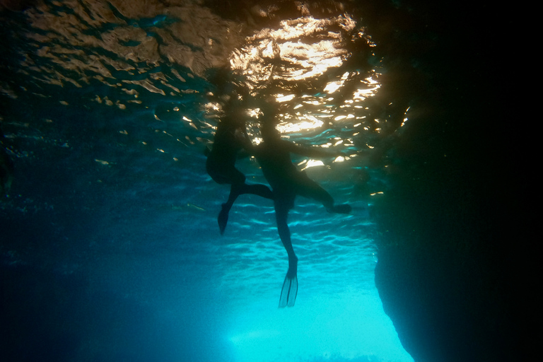 Procida: Boat Tour w/ Swimming Stops and Underwater Photos Procida: Boat Tour with Swimming Stops and Underwater Photos