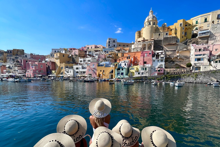 Procida: Passeio de barco com paradas para nadar e fotos subaquáticasProcida: passeio de barco com paradas para nadar e fotos subaquáticas