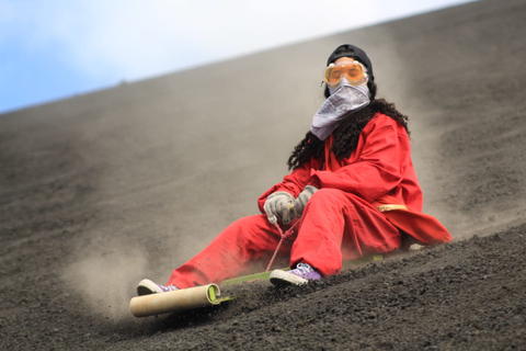 Ombordstigning på vulkanen Cerro Negro, LeónLeón: Vulkanen Cerro negro ombordstigning