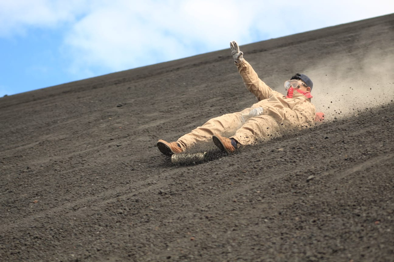 Ombordstigning på vulkanen Cerro Negro, LeónLeón: Vulkanen Cerro negro ombordstigning