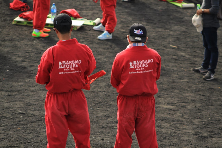 Ombordstigning på vulkanen Cerro Negro, LeónLeón: Vulkanen Cerro negro ombordstigning