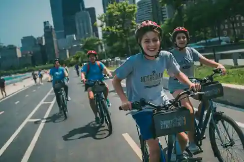Chicago: Downtown Family Food Tour mit dem Fahrrad mit Sightseeing