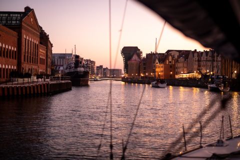 Gdańsk: Rejs widokowy o zachodzie słońca z kieliszkiem grzanego wina