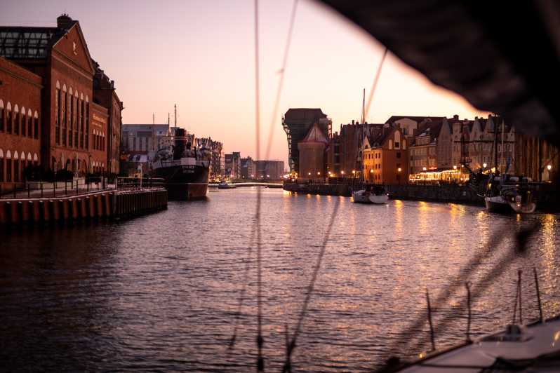 Gdańsk: Panoramafahrt bei Sonnenuntergang mit einem Glas Glühwein