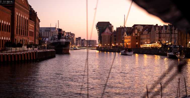 Gdańsk: Scenic Sunset Cruise with Glass of Prosecco