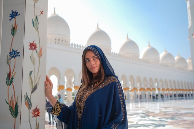 Desde Dubai: Visita de la ciudad de Abu Dhabi y Mezquita del Jeque Zayed