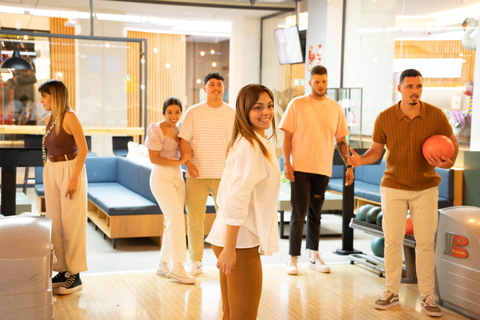 Maspalomas: Entrada Sesión de Bolos en Holiday WorldJuego para 2 personas