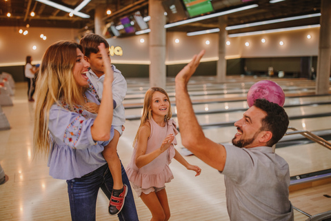 Maspalomas: Bowling Session Entry Ticket at Holiday World Game for 4 persons